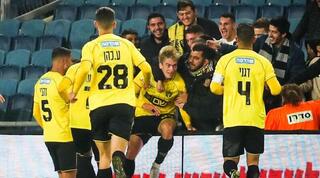 שחקני בית"ר ירושלים חוגגים