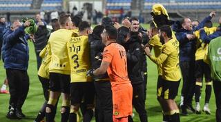 שחקני מכבי נתניה חוגגים