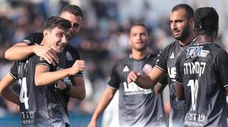 שחקני הפועל חיפה חוגגים