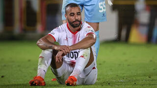 שחקן הפועל באר-שבע רמזי ספורי עם עומרי גלזר