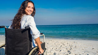 אישה נכה מוגבלות כיסא גלגלים מוגבלויות