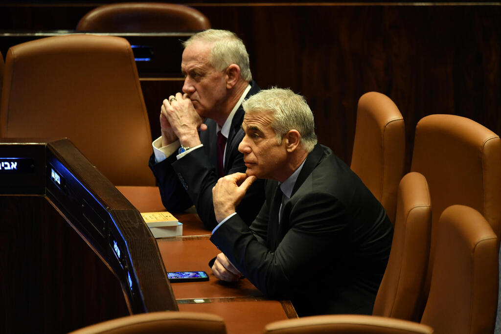 Yair Lapid and Benny Gantz (Photo: Yoav Dudkevitch) הצבעה על יו''ר הכנסת במליאה