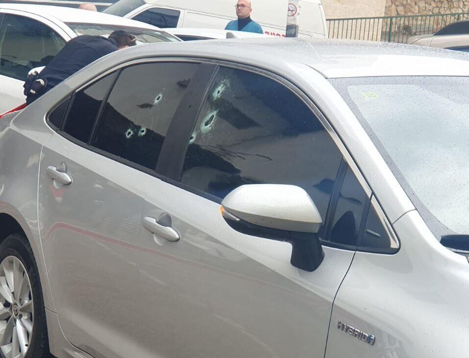 הרכב שירו לעברו בזירת האירוע