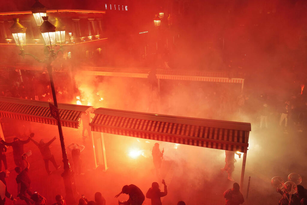 Беспорядки в Ницце (Фото: AFP) עימותים בעיר ניס צרפת אחרי חצי גמר המונדיאל בין צרפת ל מרוקו