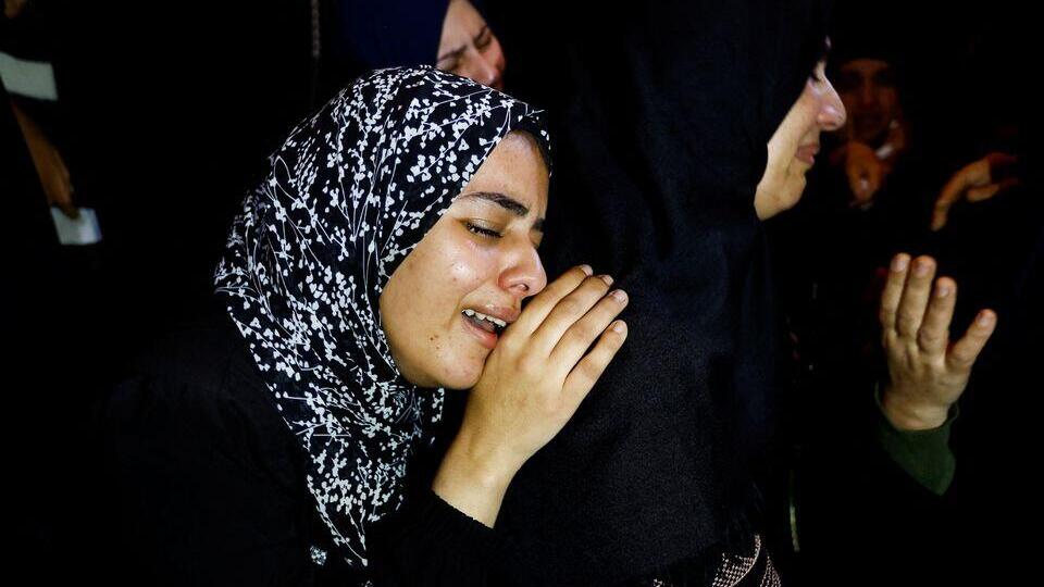Family Mohammad Al-Shaer, who died when a ship carrying migrants drowned mourns when his body returned (Photo: Reuters) The family of Palestinian Mohammad Al-Shaer, who died when a ship carrying migrants drowned offshore Tunisia in October, pay farewell to his body before burial in Rafah, in the southern Gaza Strip, December 18, 2022