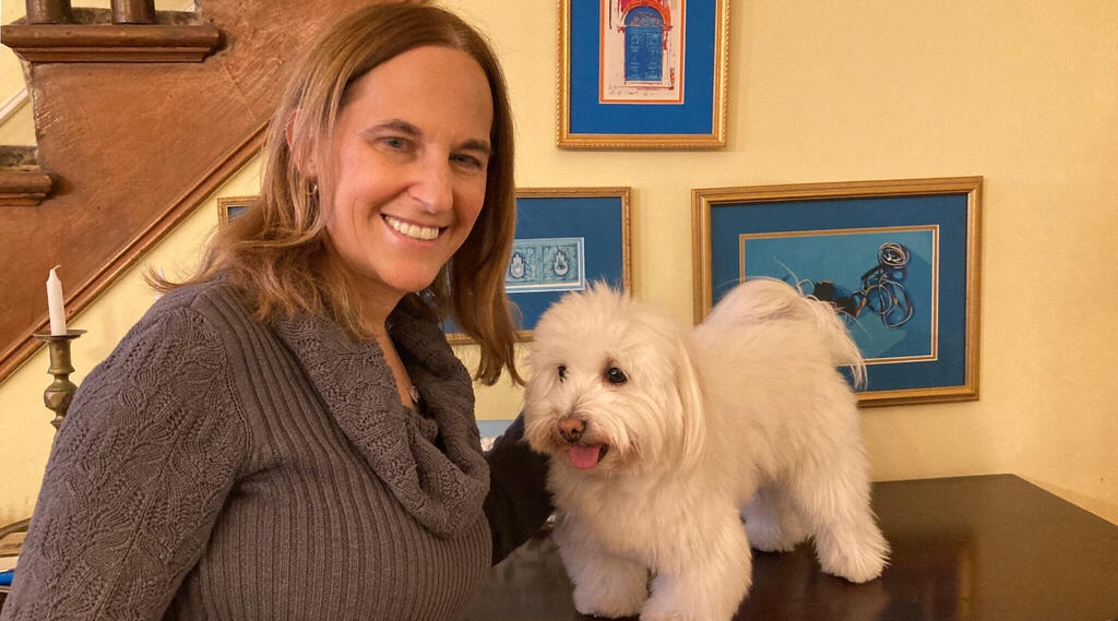 Heidi Silverstone poses with Shayna Maydele (Photo: New York Jewish Week) Jewish dog