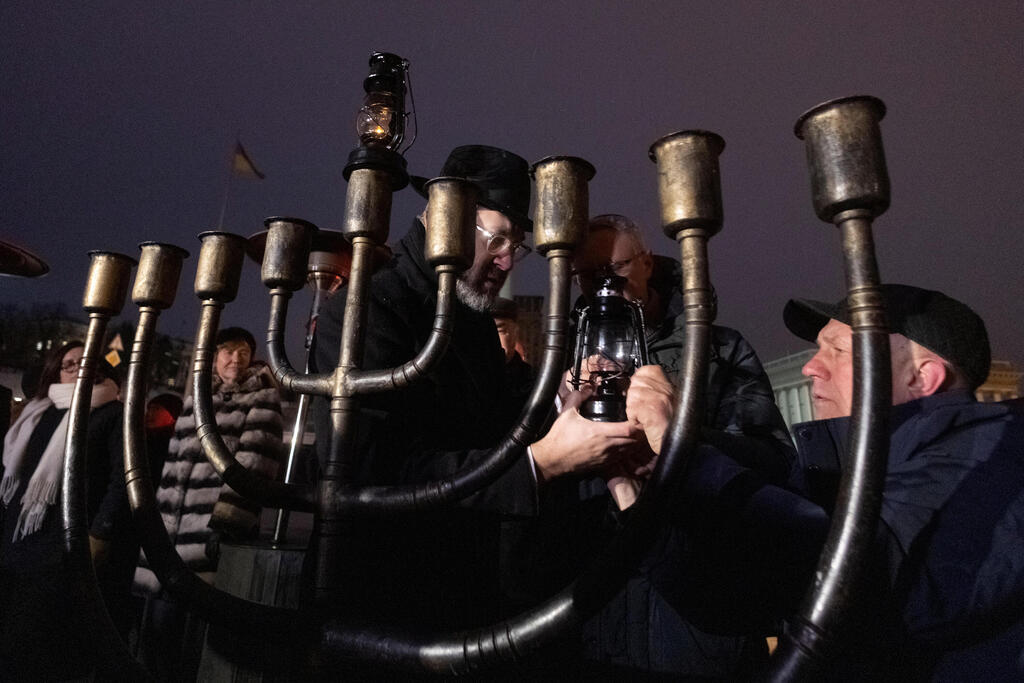 Israeli ambassador to Ukraine Michael Brodsky light a Hanukah candle in Kyiv's Independence Square 