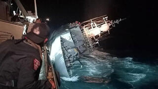 תאילנד 31 מלחים נעדרים אחרי טביעת ספינת קרב כאן מתועדת רגעים לפני שטבעה
