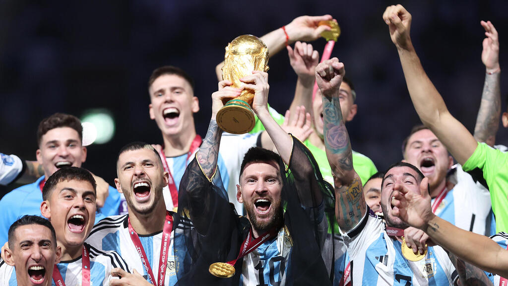 Argentina players celebrate winning the FIFA World Cup (Photo: Getty Images) שחקני ארגנטינה חוגגים