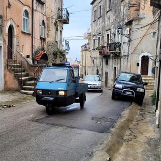 הכי דרום איטליה. תלת-וספה בסמטאות עיירה