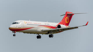 מטוס קומק ARJ21-700 של חברת צ'נגדו איירליינס הסינית