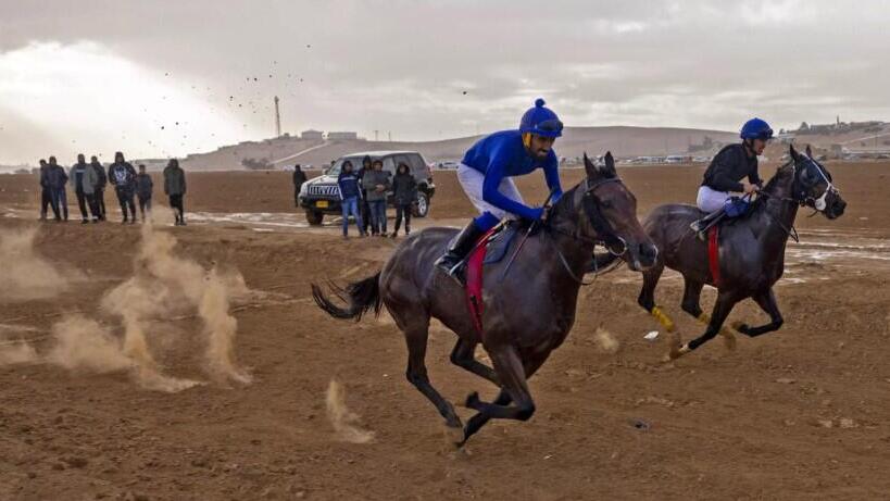 he Abu Tlul track in the Negev desert has no grandstand or a fence around the spectators' area 