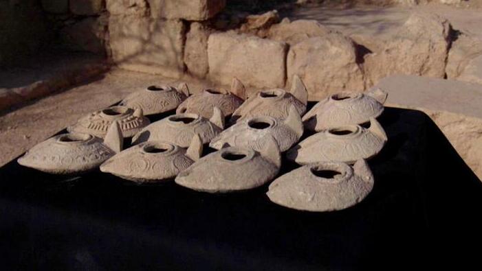 Artifacts found at burial site dating to 2nd Temple (Photo: IAA) Ancient burial site dating to 2nd Temple