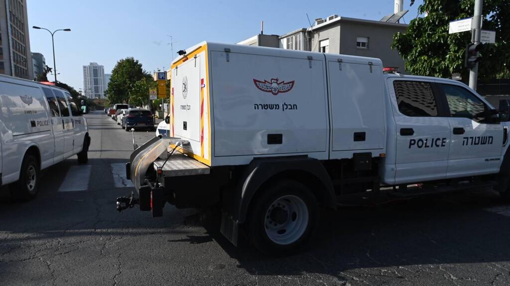 זירת האירוע בה נמצא מטען חבלה ברכב של אדם בן 80