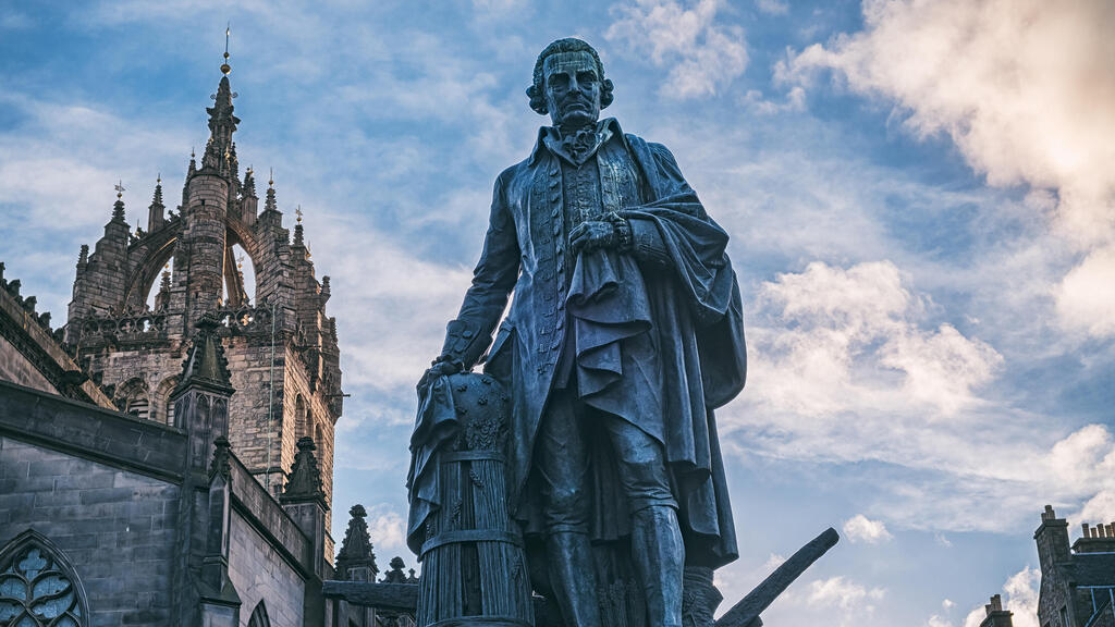 אדם סמית פסל מונומנט אדינבורו סקוטלנד