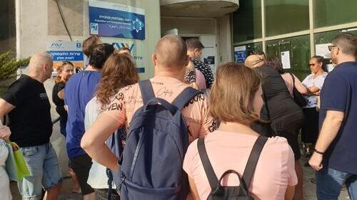Очередь в Управление регистрации населения при МВД Израиля 