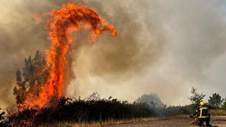 תמונות השנה 2022 שריפה ב גליסיה ספרד שיא גל החום ב אוגוסט