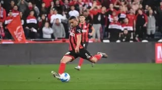 גידי קאניוק בועט