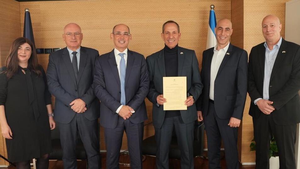 מייסדי הבנק הדיגיטלי החדש אש (esh) במעמד קבלת הרישיון מהנגיד ומהמפקח על הבנקים