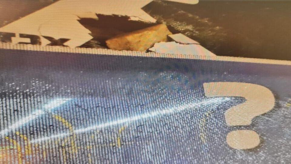 האוטובוס הניזוק לאחר התפרעות הנער בן ה-16