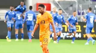 סילבה קאני מאוכזב ברקע חגיגות של רמת השרון