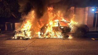 חשד להצתה: 8 כלי רכב עלו באש בחיפה