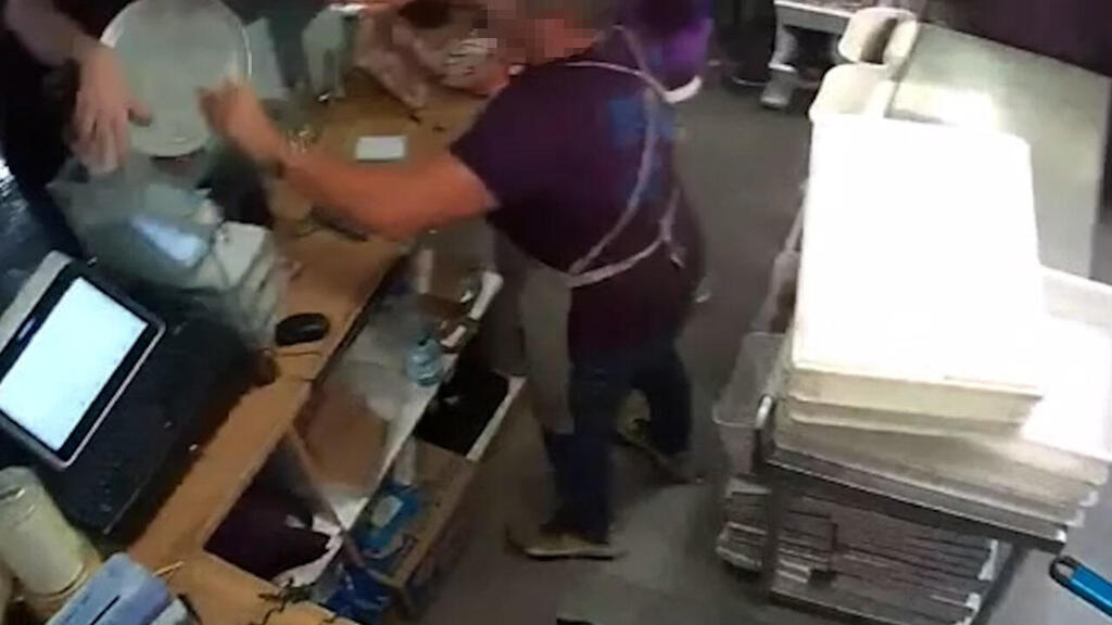 Footage of the incident תיעוד מהתקיפה בפיצרייה