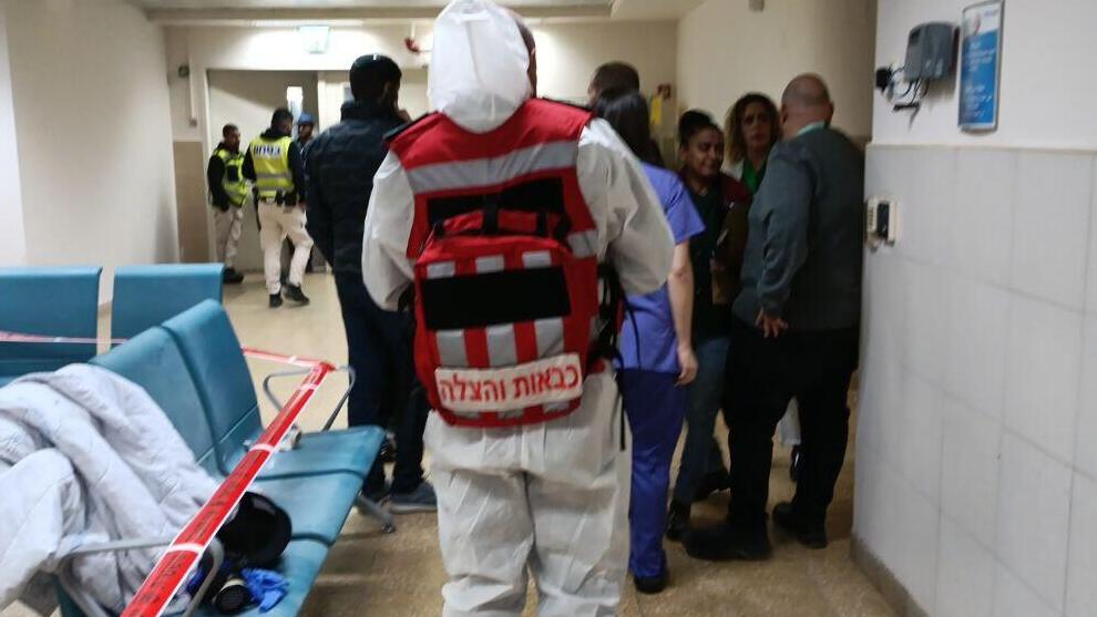 Fire and rescue teams in the hospital (Photo: Barel Efraim) המחלקה שבה פרצה השריפה בבית החולים סורוקה בבאר שבע