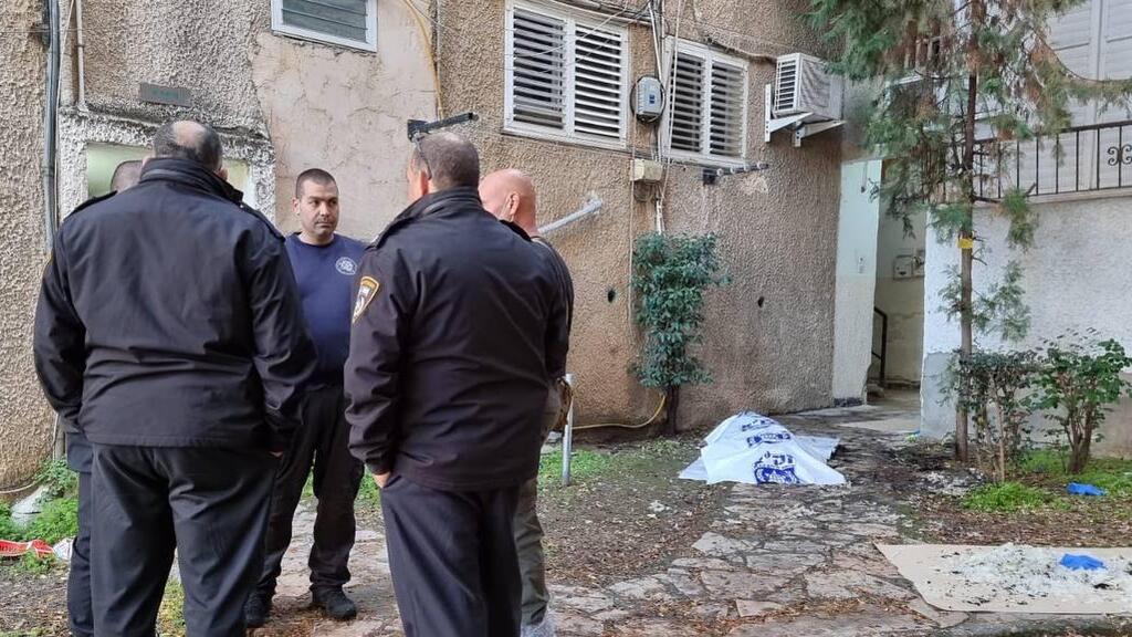 זירת אירוע השריפה בפתח תקווה