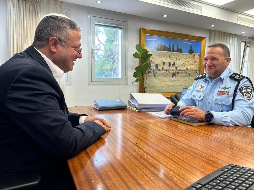 השר לביטחון לאומי איתמר בן גביר נפגש הבוקר לישיבת עבודה ראשונה עם המפכ״ל רב-ניצב קובי שבתאי