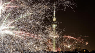 גרמניה מופעי זיקוקים חגיגות השנה החדשה ב ברלין