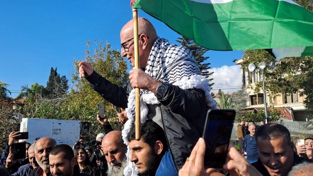 Убийцу солдата ЦАХАЛа встречают как героя после освобождения из тюрьмы קבלת הפנים לכרים יונס לאחר שחרורו מהכלא