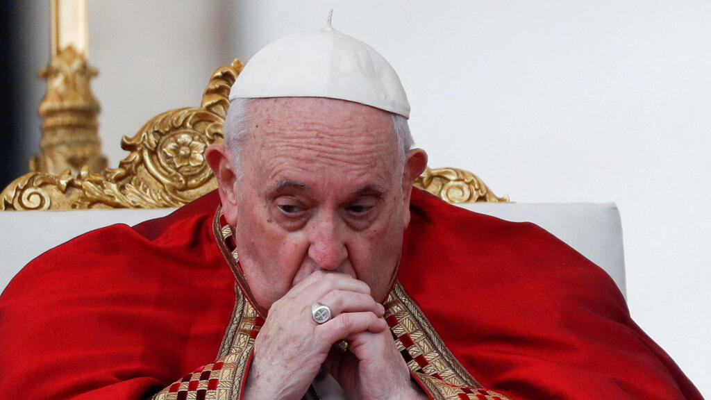 Pope Francis (Photo: Reuters) ותיקן האפיפיור פנרסיסקוס ב הלוויית האפיפיור אפיפיור לשעבר בנדיקטוס ה-16