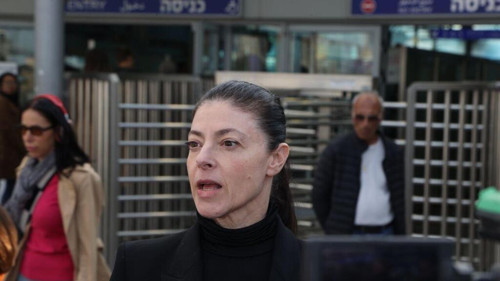 Мейрав Михаэли (Фото: Моти Кимхи) מרב מיכאלי בהצהרה לתקשורת מרכבת ההגנה