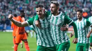 עומר אצילי ודולב חזיזה חוגגים