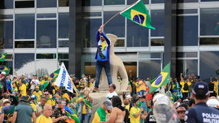 ברזיל תומכי ז'איר בולסונרו פורצים ל ארמון הנשיאות ב ברזיליה