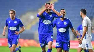 מוחמד הינדי ושחקני מכבי פ"ת חוגגים