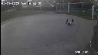 Two teenagers beating a Ukrainian man in Or Yehuda (Photo: via Facebook) תיעוד המקרה