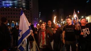 צעדת לפידים כחלק מההפגנד ה נגד המהפכה המשפטית בתל אביב