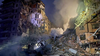 דניפרו הריסות בניין מגורים ש הופצץ אוקראינה