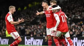 שחקני ארסנל חוגגים