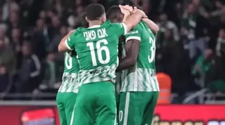 שחקני מכבי חיפה חוגגים את שער היתרון המהיר