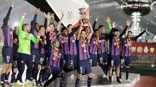 ברצלונה מניפה את הסופר קופה