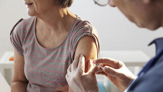 חיסון חיסונים קשישים זקנים הגיל השלישי