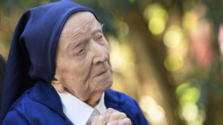 לוסיל רנדון מ צרפת האדם המבוגר ביותר בעולם (בעודו בחיים) שמתה בגיל 118 בצילום מ-2021