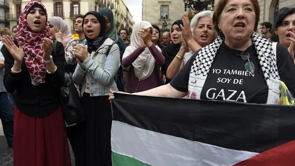 People take part in a demonstration in support of Palestinians at Sant Jaume square, in Barcelona 