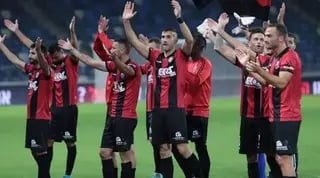 שחקני הפועל חיפה חוגגים