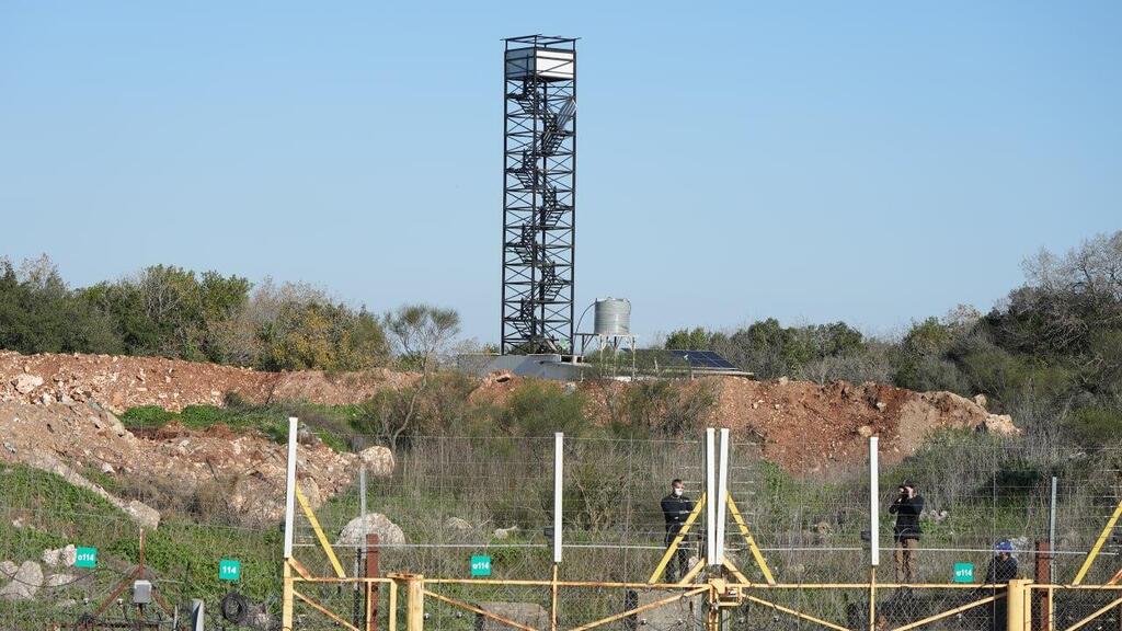 מגדל תצפית שבנה חיזבאללה סמוך לגדר הגבול