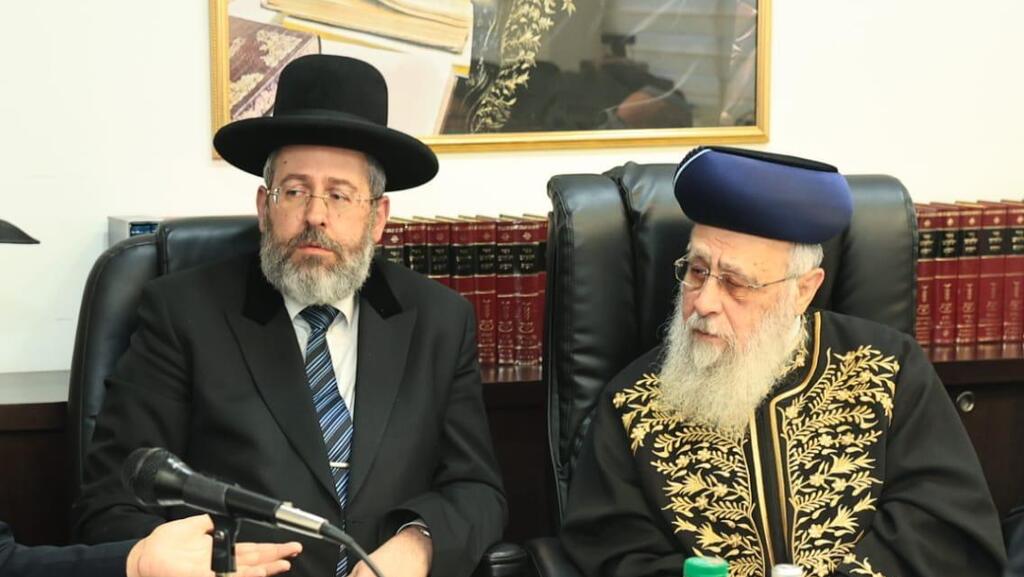 הרבנים הראשיים לצד השר לשירותי דת, מיכאל מלכיאלי