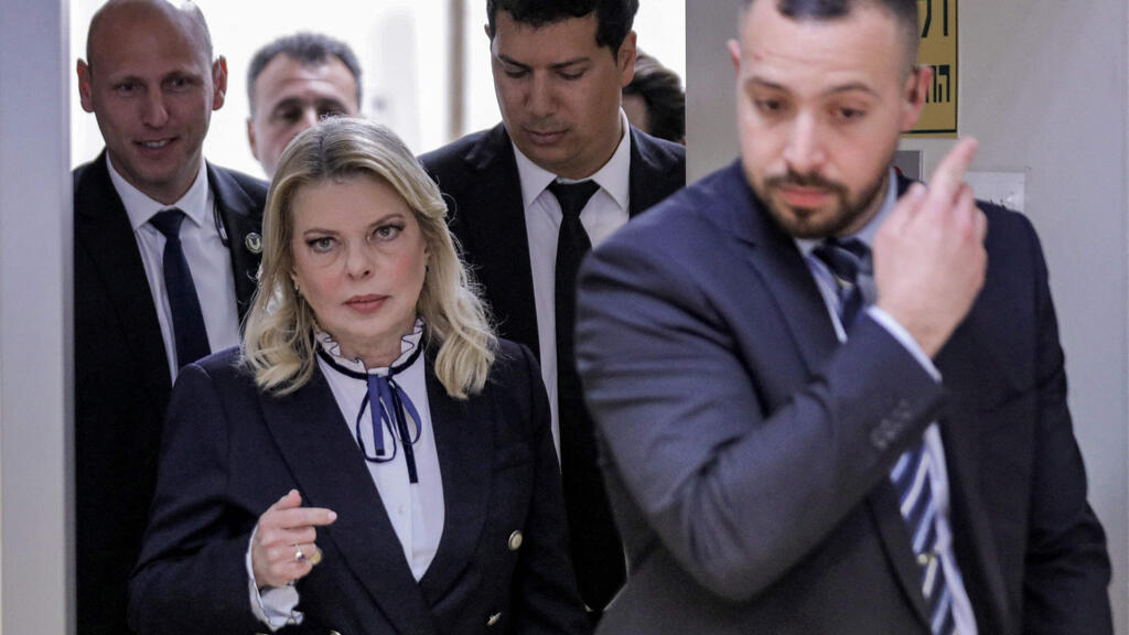 ראש הממשלה בנימין נתניהו ורעייתו שרה מגיעים לבית משפט השלום ראשון לציון